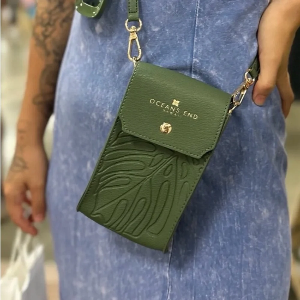 Oceans End Emerald Crossbody Phone Pouch - Picture 1 of 7